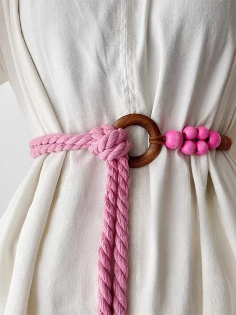 Summer de mujeres con cinturón de cintura elegante y elegante