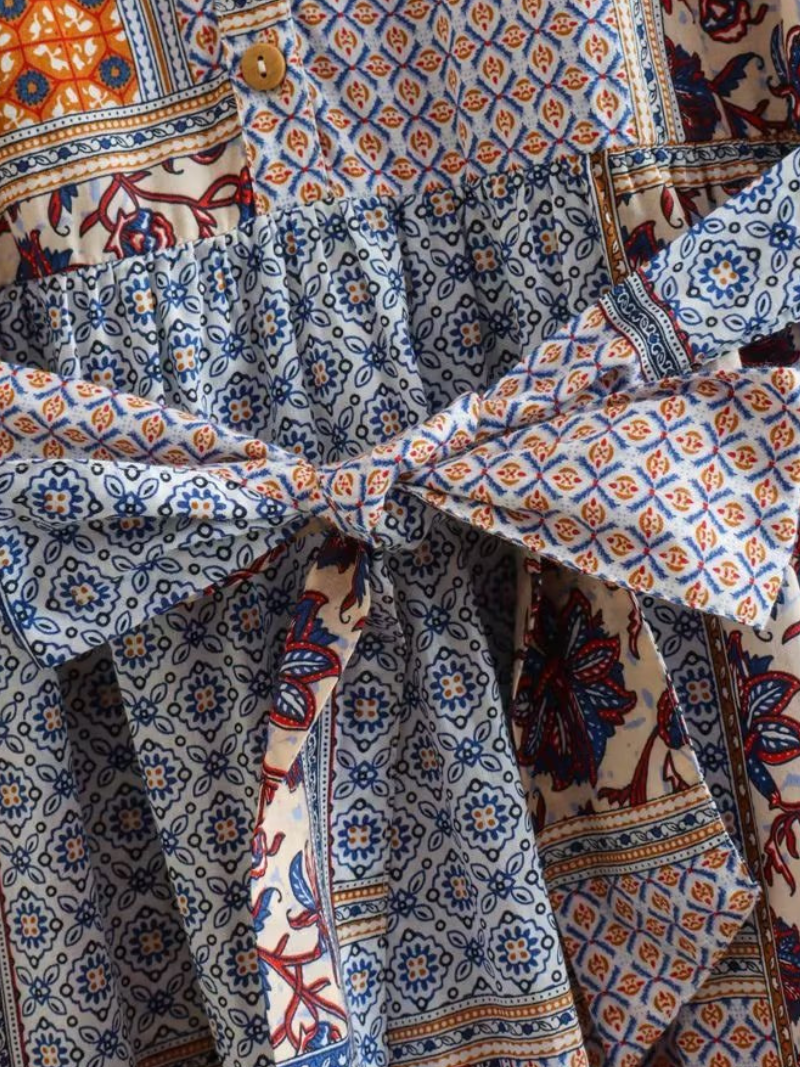 Robe de chemise ceinturée des fleurs de plante de plante d'occasion