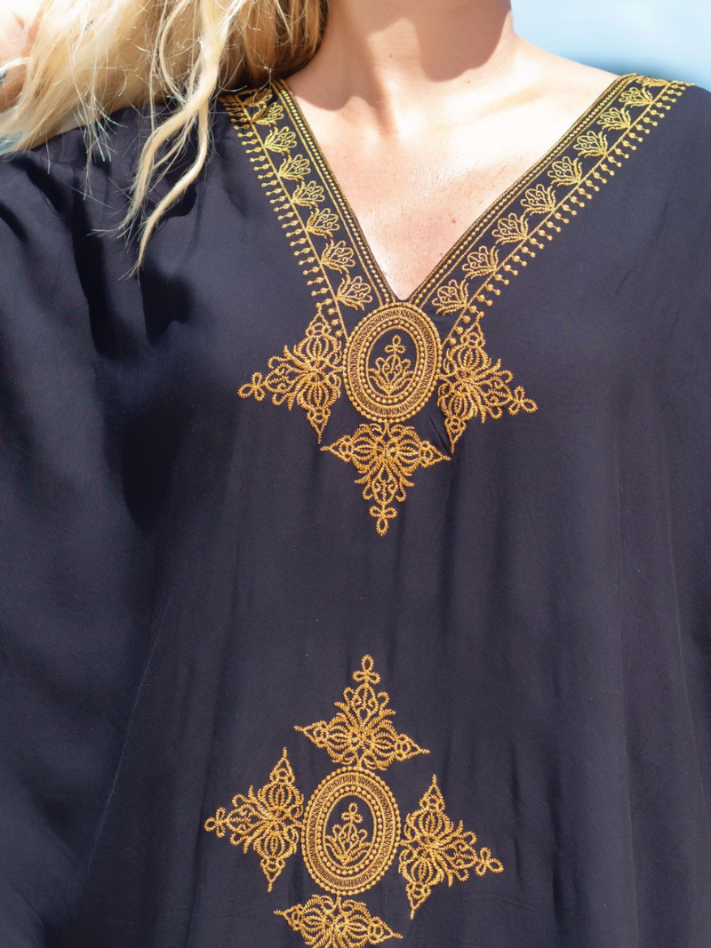 Détente des femmes en bordure de mer Broided à manches courtes Robe Kaftan