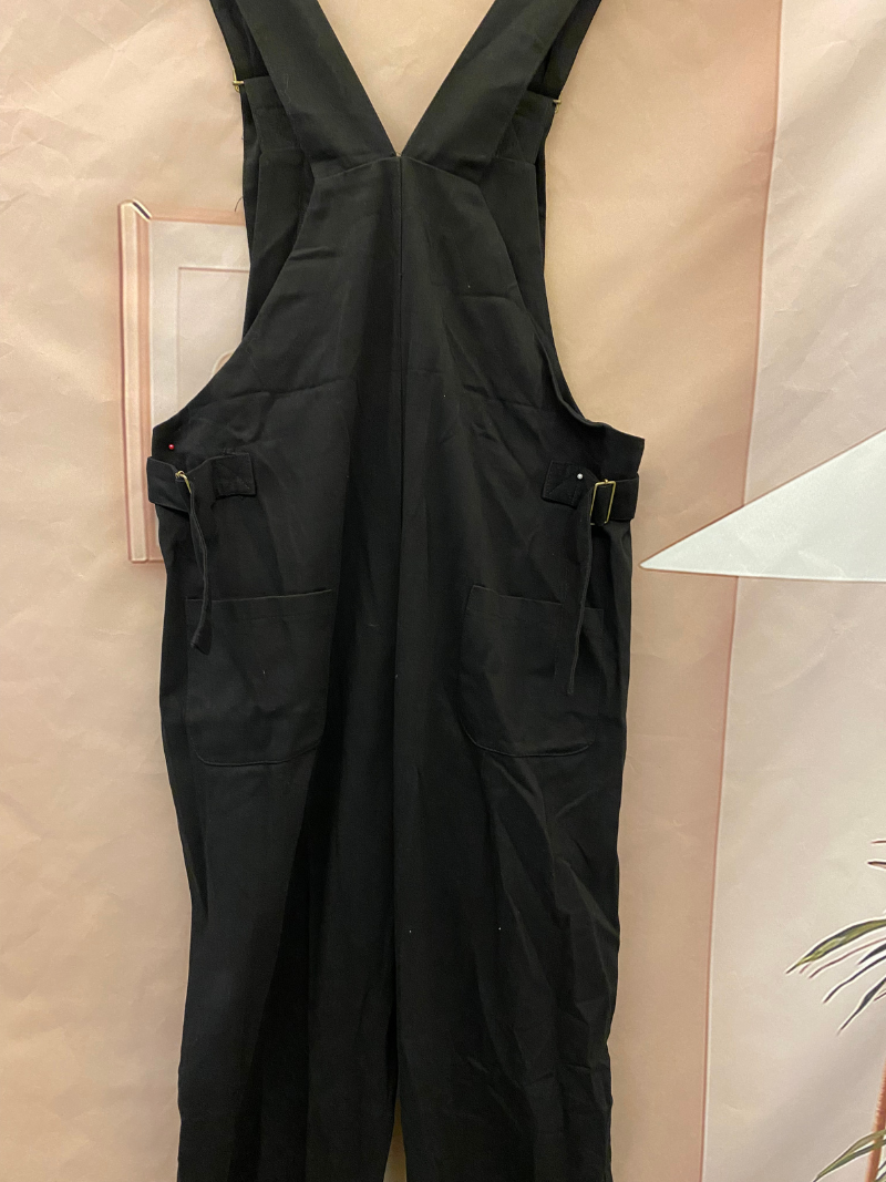 Séjour féminin élégant et à l'aise avec la salopette décontractée