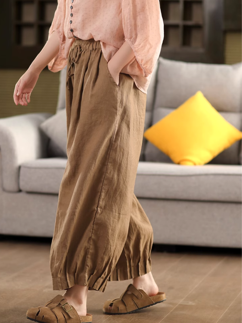 Style artistique des femmes et fond de couleur unie cool