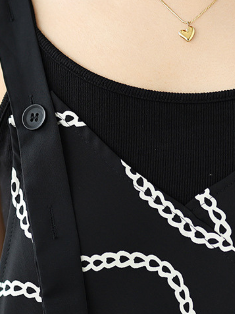 Salopette à la tendance à la tendance à la mode des femmes