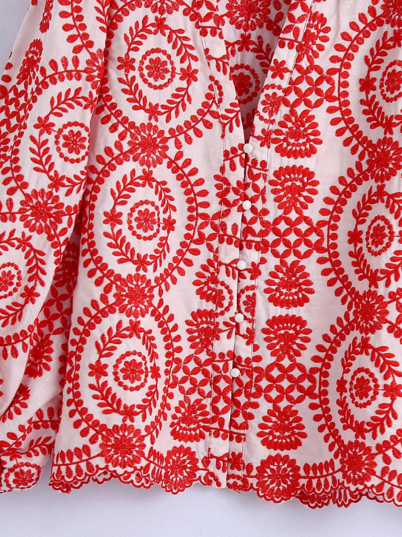 Modèles géométriques brodés confortables aux femmes