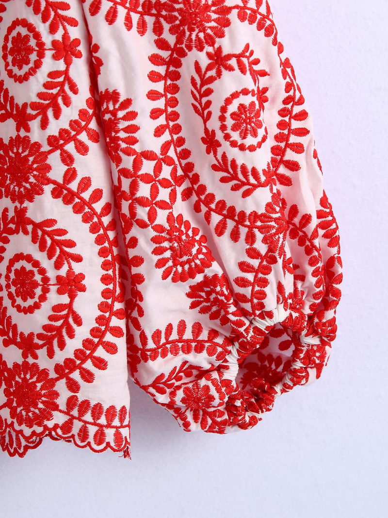 Modèles géométriques brodés confortables aux femmes