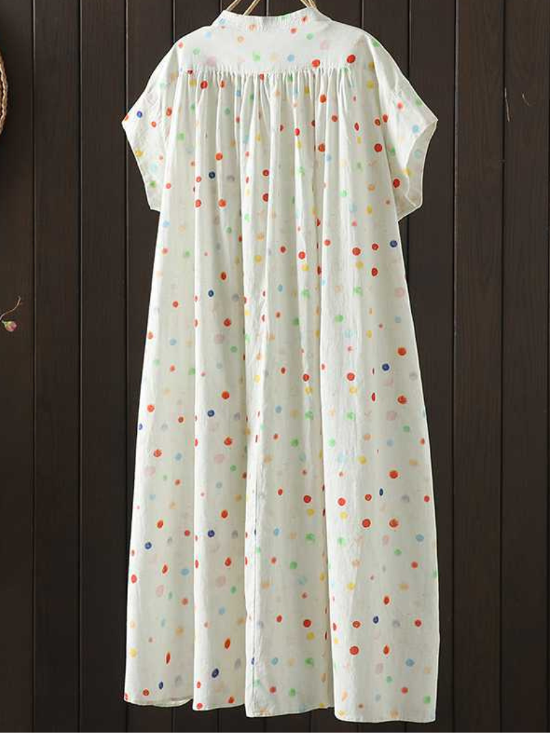  Women's eye-catching charm 