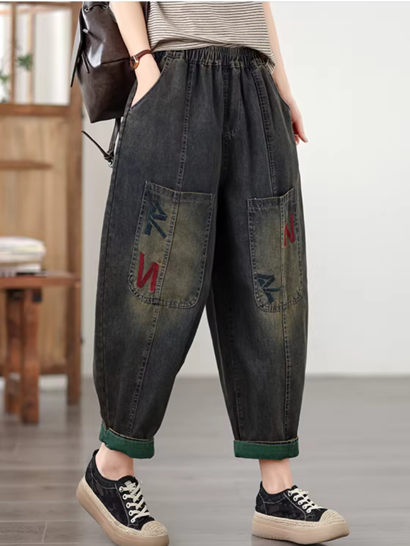 Artisanal Patch-Pocket Relaxed Tapered Pants in Denim Cotton, Women’s Jeans