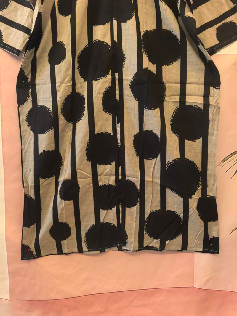 La fête à la mode d'été des femmes porte une robe en kaftan lâche