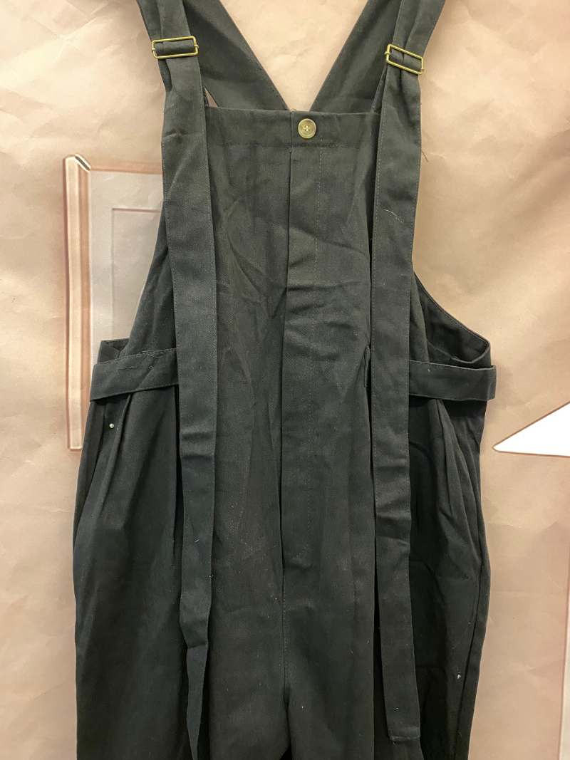 Séjour féminin élégant et à l'aise avec la salopette décontractée