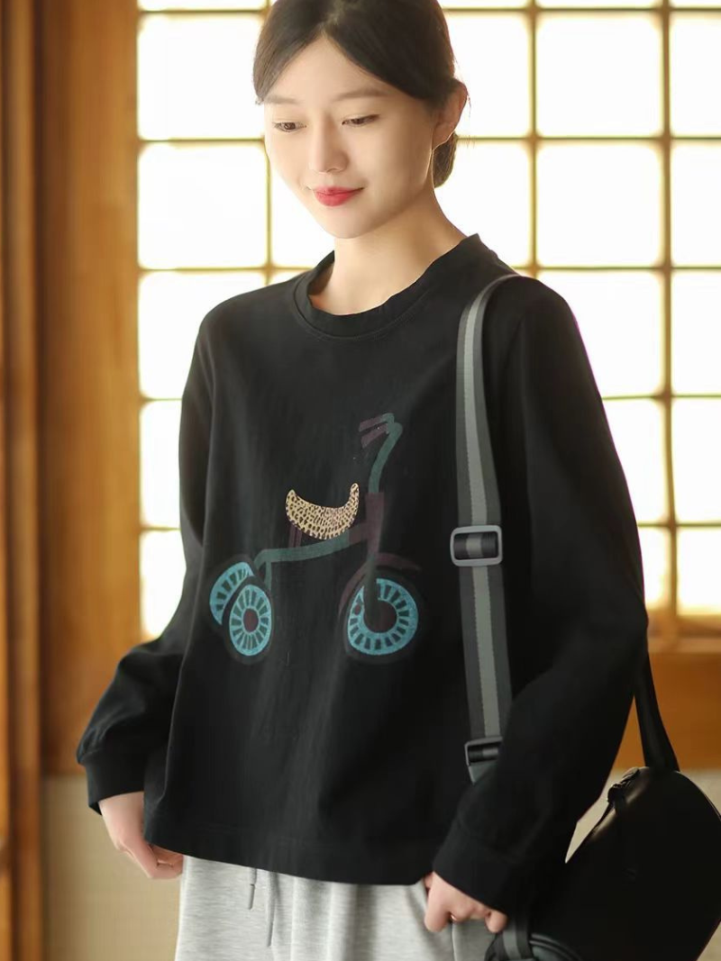  Black chic, everyday essential!