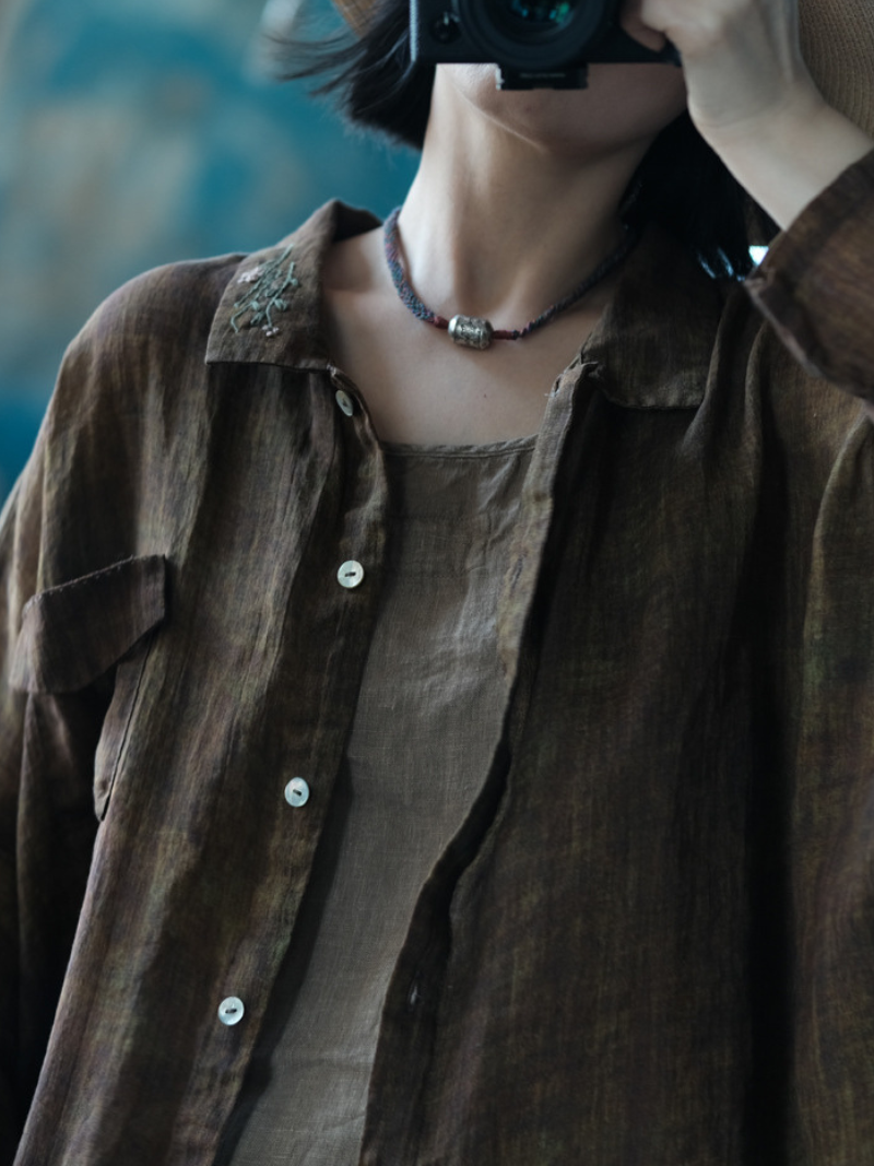 Haut de chemise à main à la main à la mode des femmes