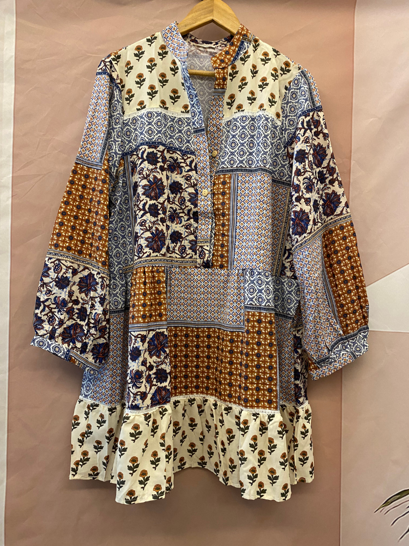 Robe de chemise ceinturée des fleurs de plante de plante d'occasion