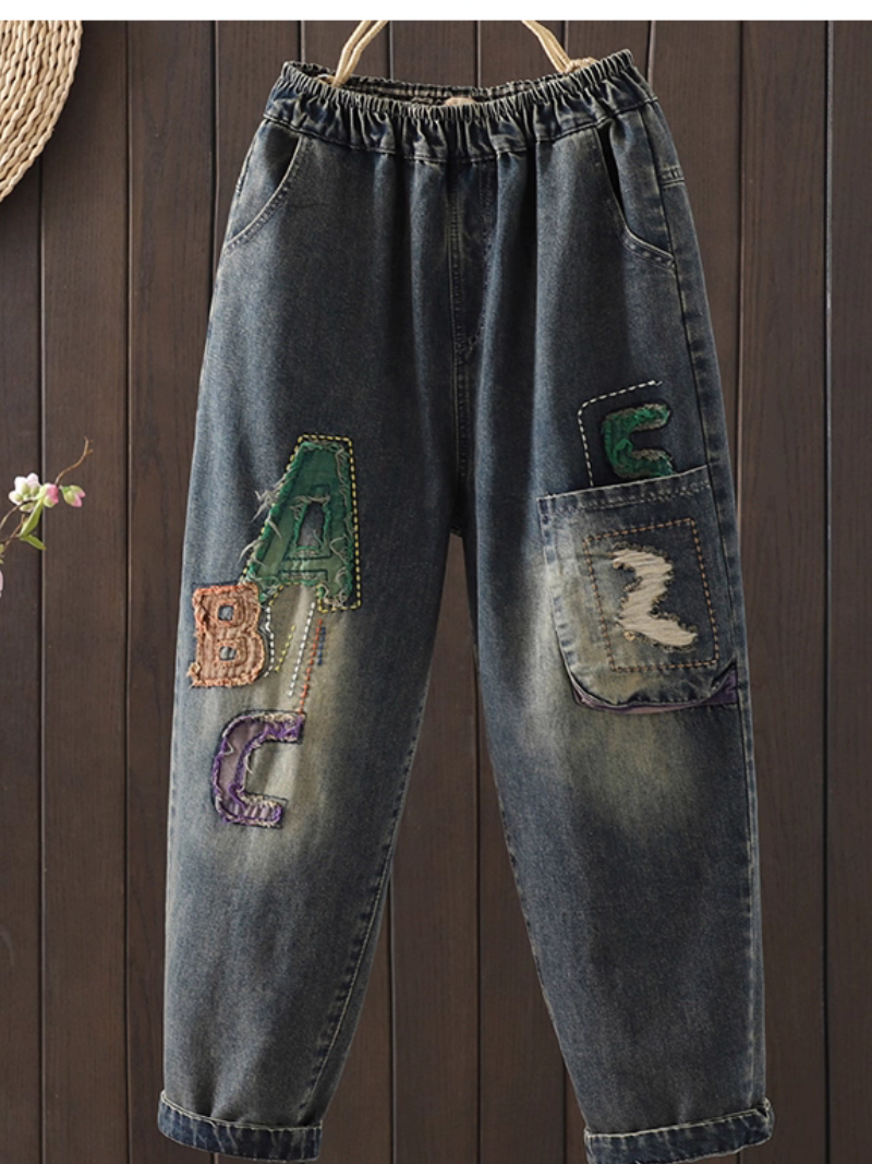 Jeans rétro parfaits pour femmes brodées de patch lâche en bas