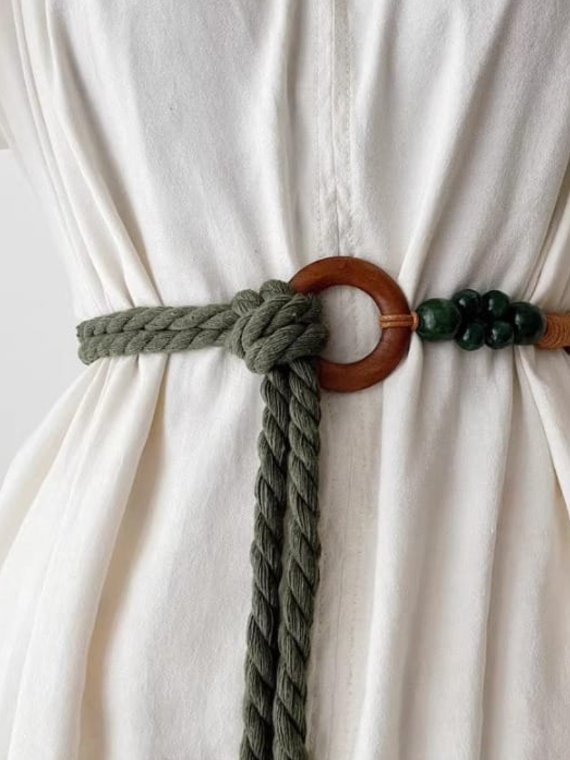 Summer de mujeres con cinturón de cintura elegante y elegante