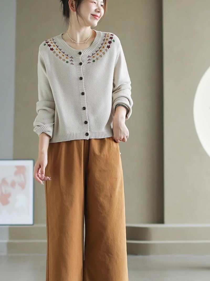 Women's Off-White Sweater