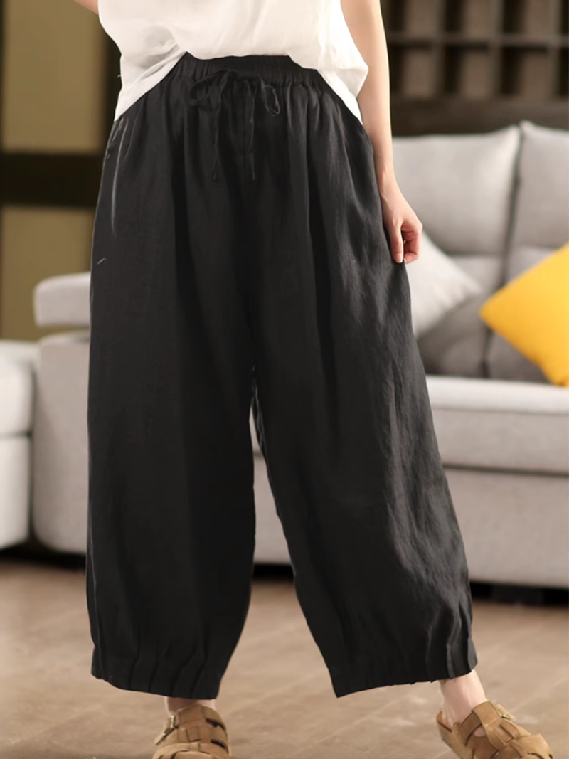 Style artistique des femmes et fond de couleur unie cool