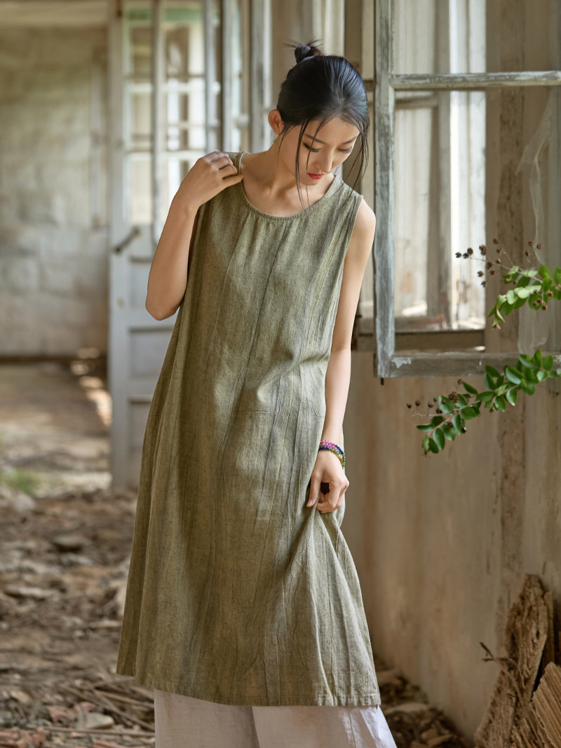 Women's Sleeveless Middi Dress