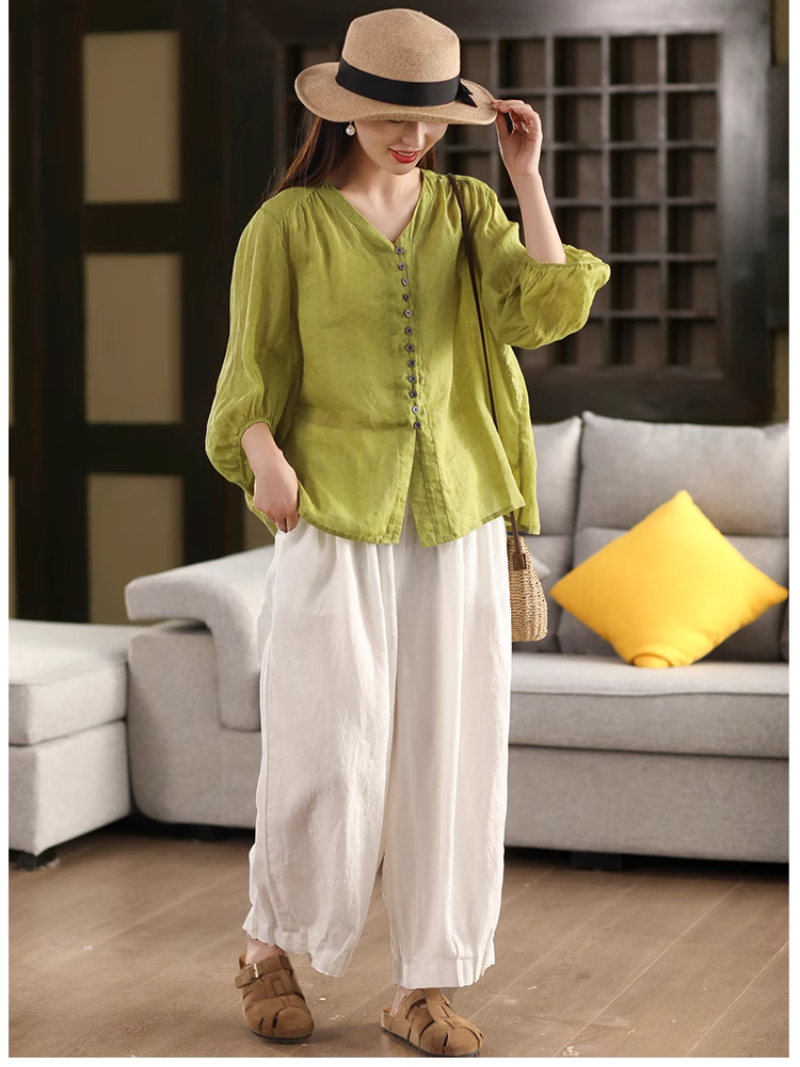 Style artistique des femmes et fond de couleur unie cool