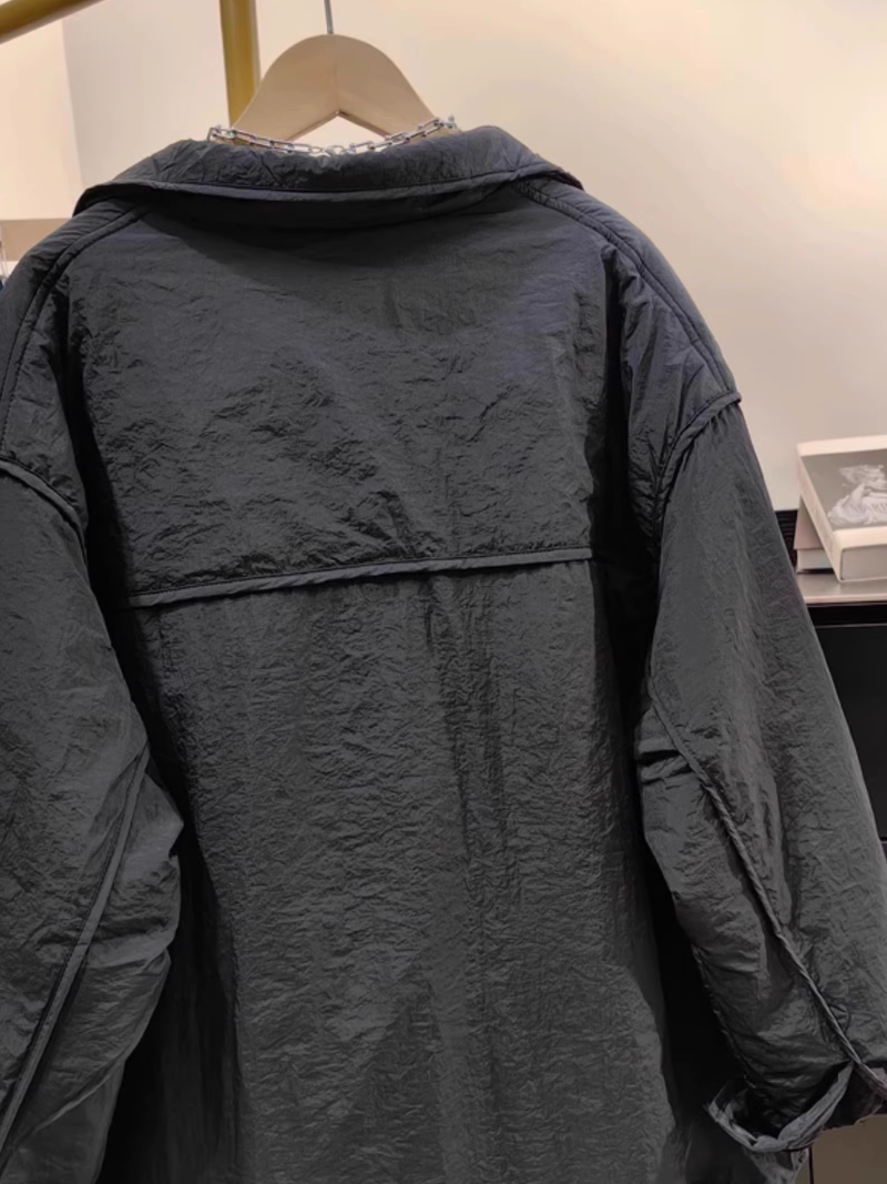 Oversized Utility Jacket with Curved Hem, Statement Pockets, Effortless Layering