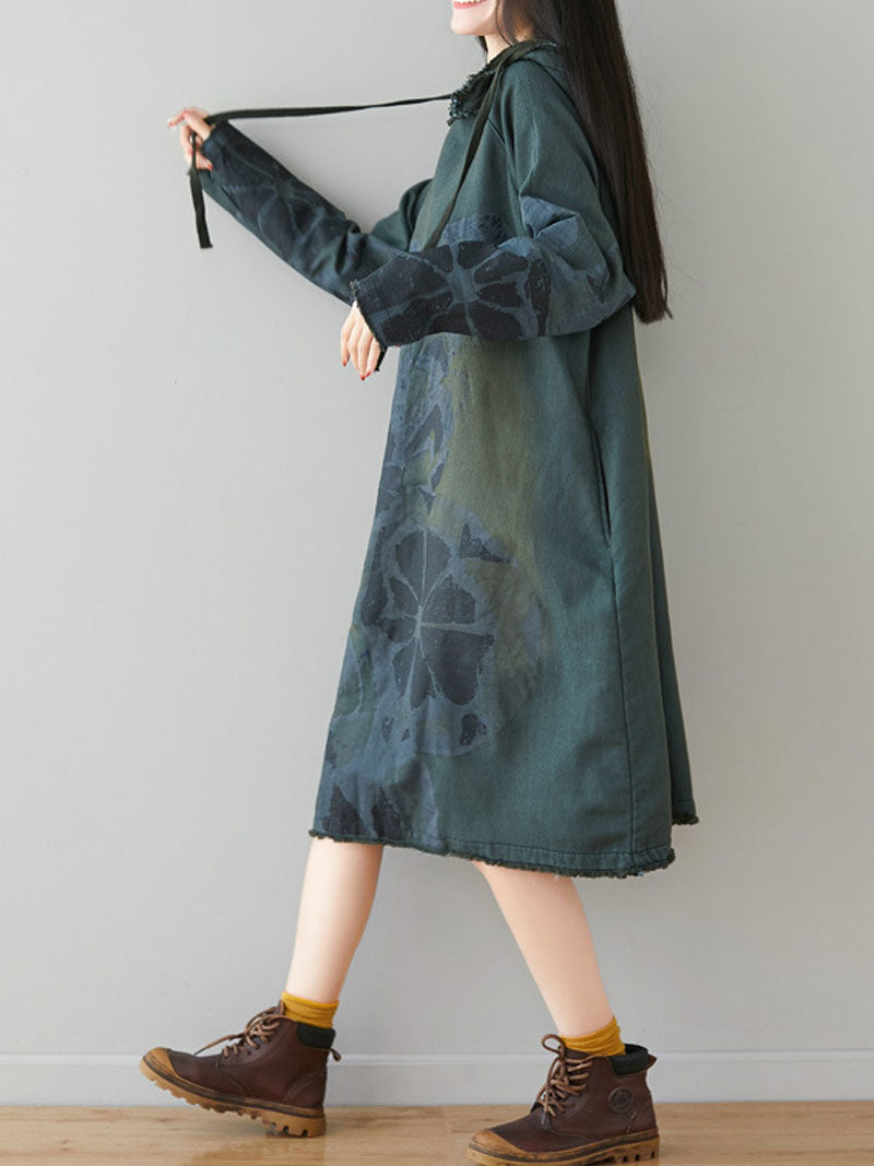 Une vieille robe à capuche