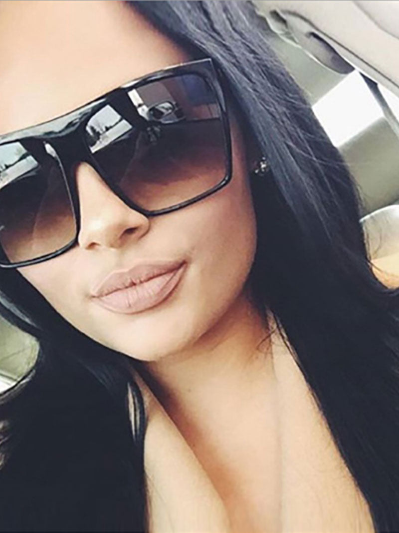 Ici je suis des lunettes de soleil