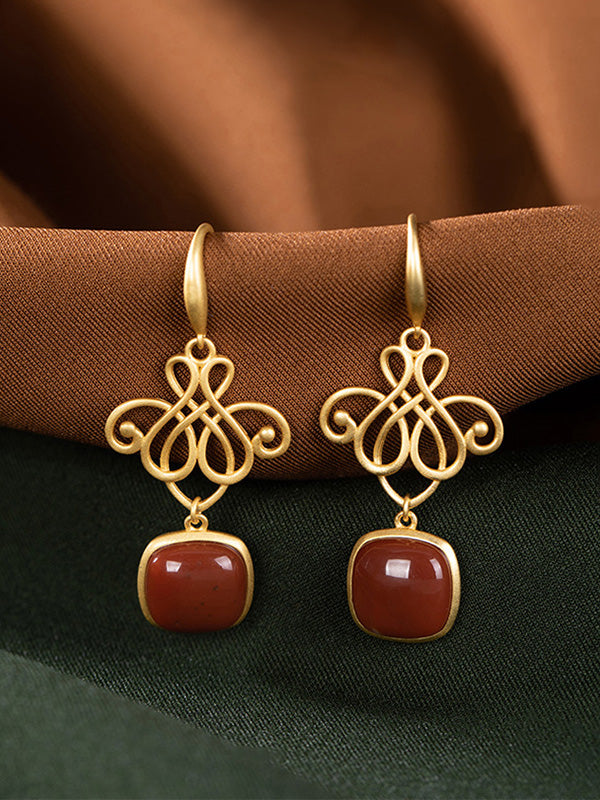 Des boucles d'oreilles en pierre de bijou