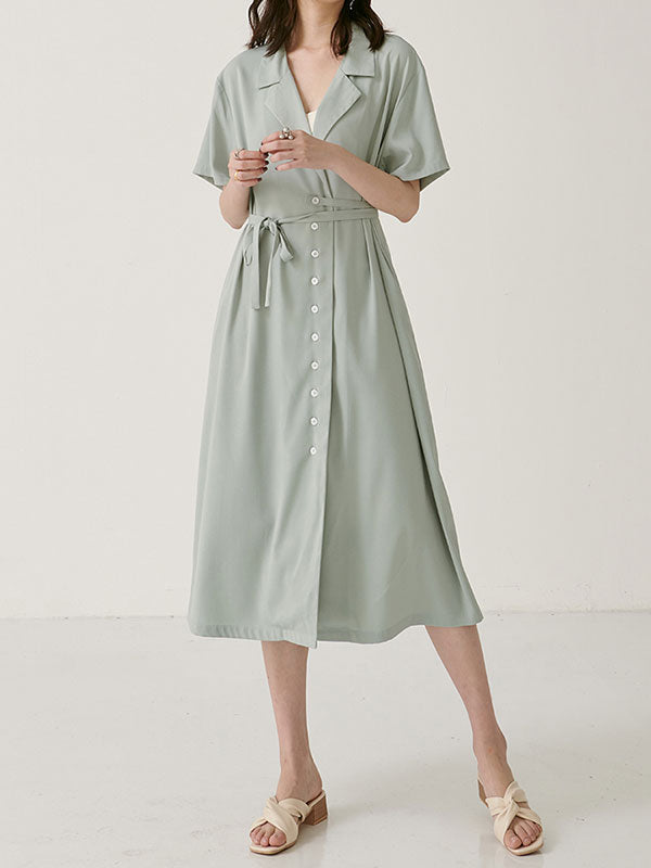 Une robe de chemise en cran