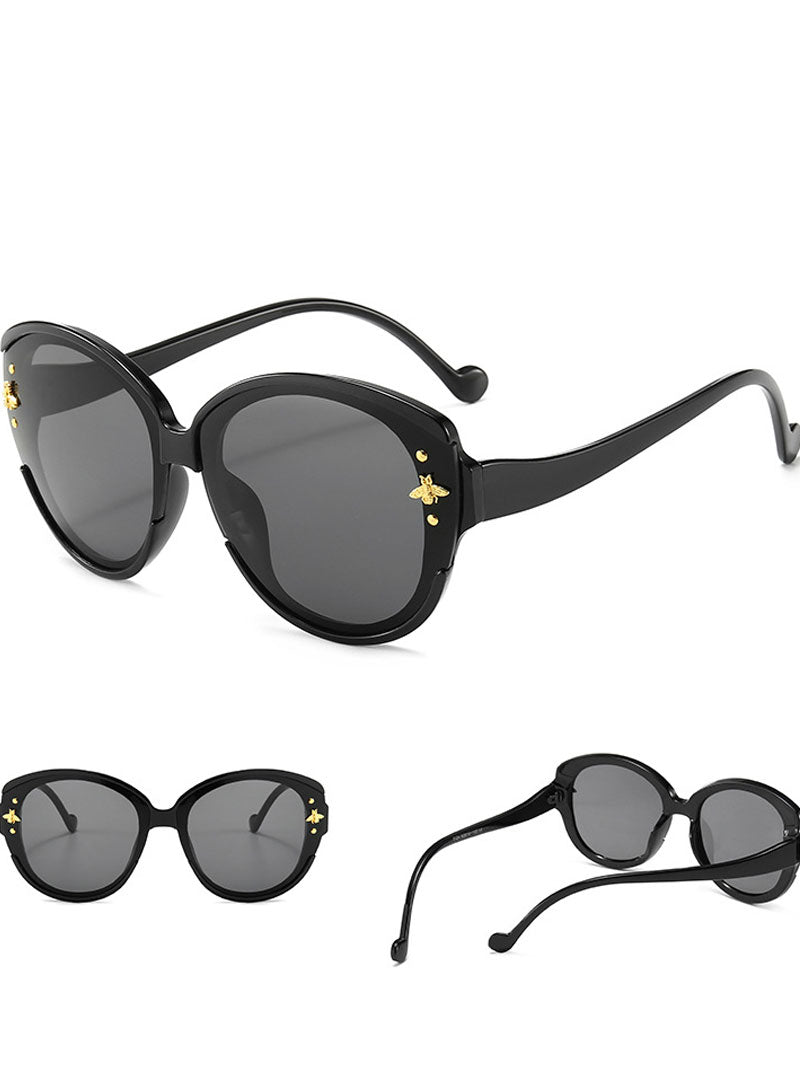 Courez vers moi des lunettes de soleil