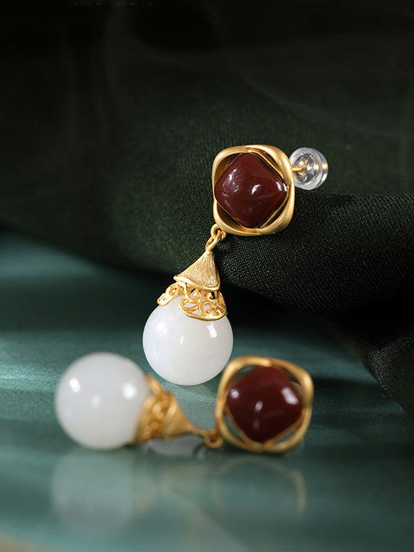 Les boucles d'oreilles de seconde ou non