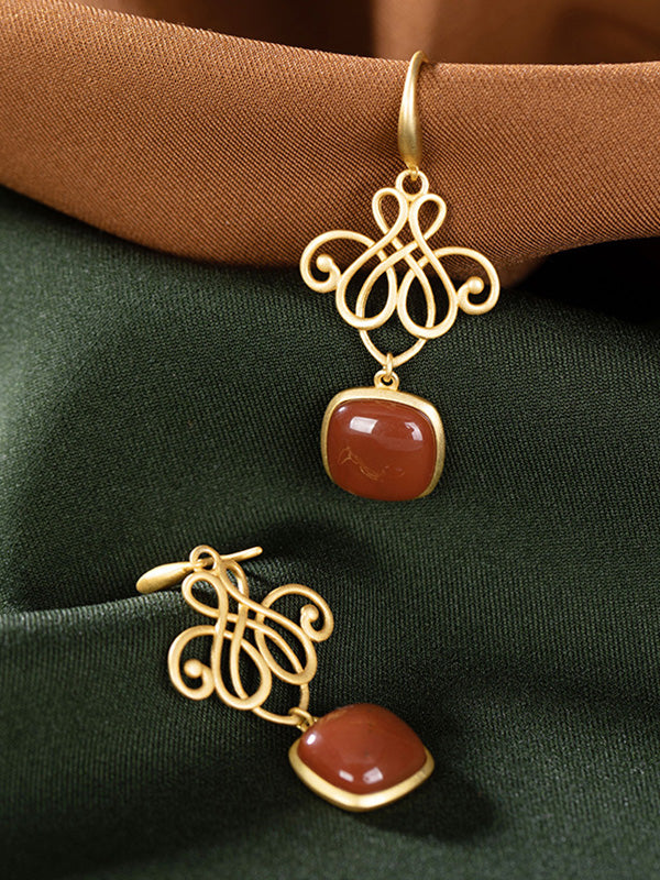 Des boucles d'oreilles en pierre de bijou