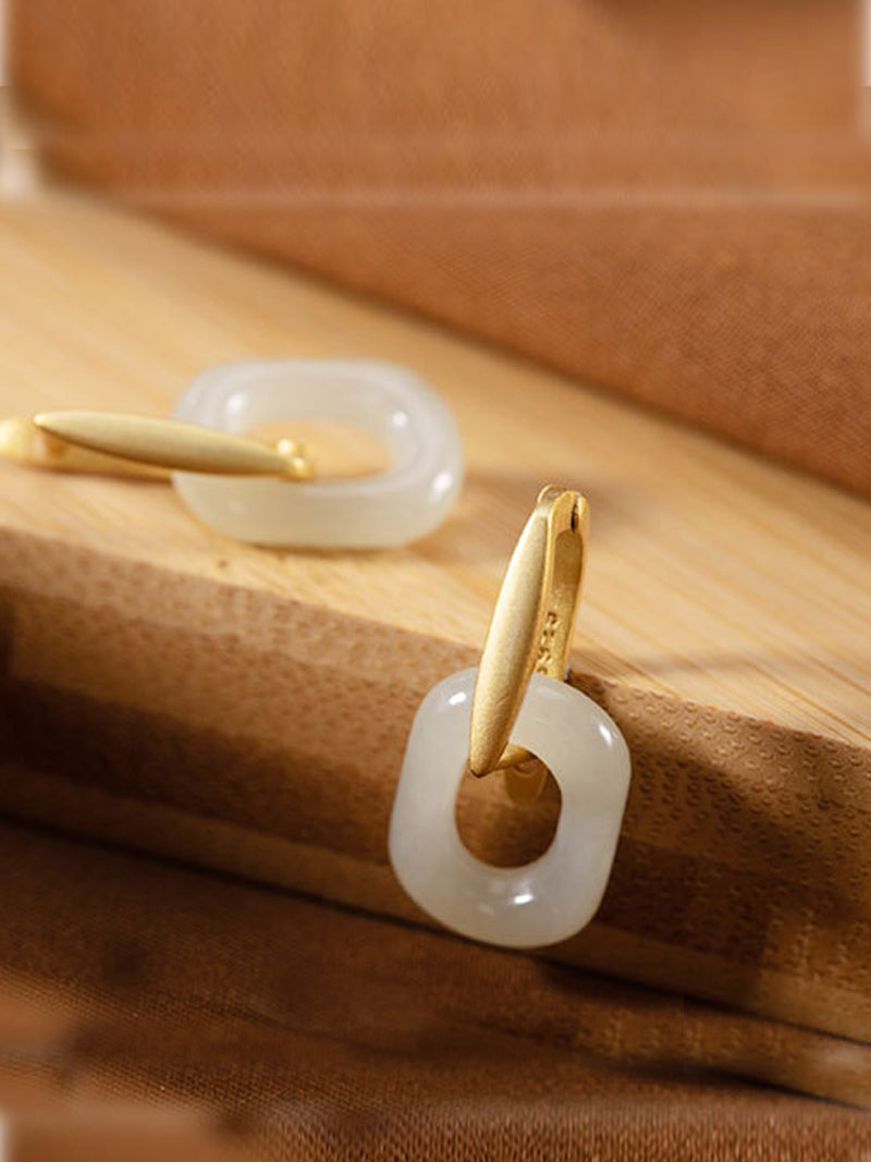 Besoin de vos boucles d'oreilles Jade Love