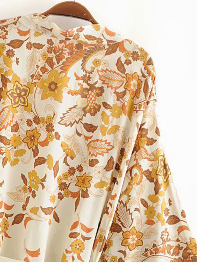 Couleur beige de vêtements de beachs et de fêtards