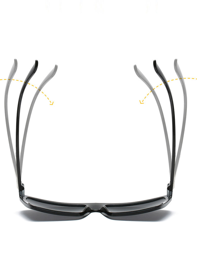 Ici je suis des lunettes de soleil