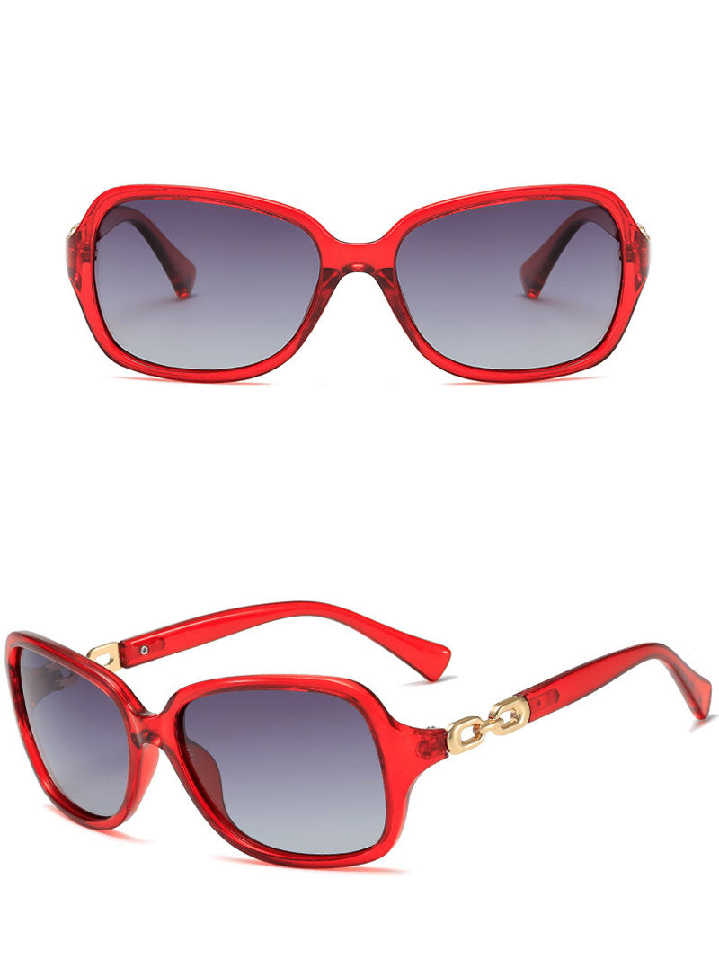 Derrière vos lunettes de soleil de rêve