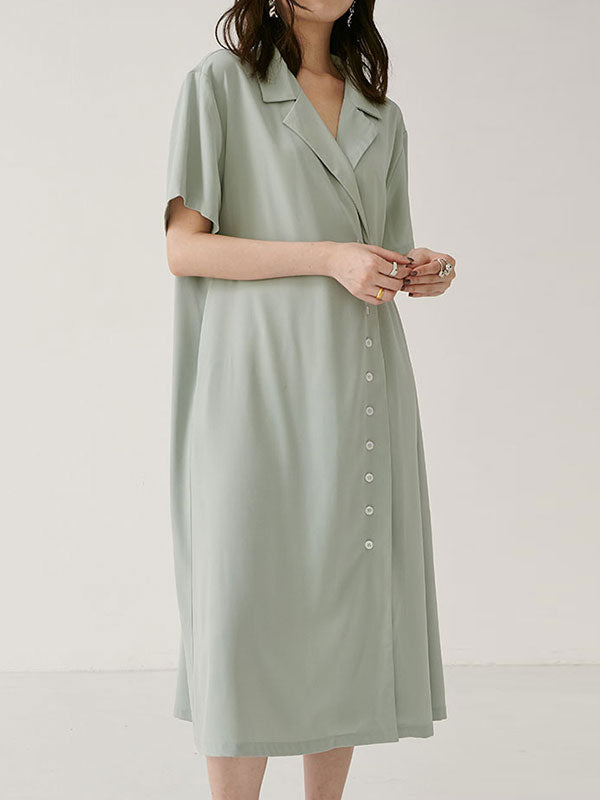 Une robe de chemise en cran