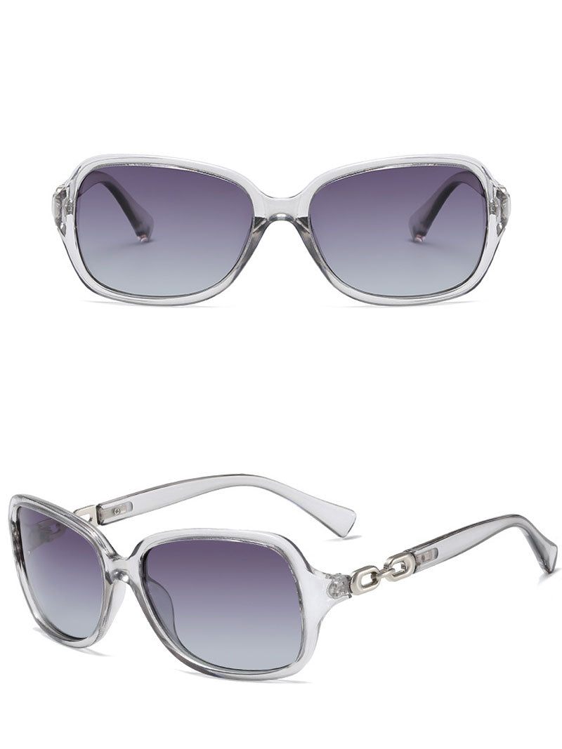 Derrière vos lunettes de soleil de rêve