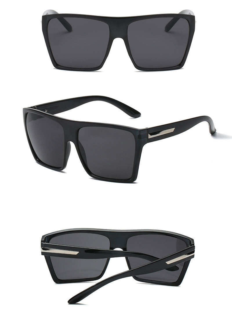 Ici je suis des lunettes de soleil