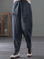 Antenda as mulheres da calça do jeans de jeans