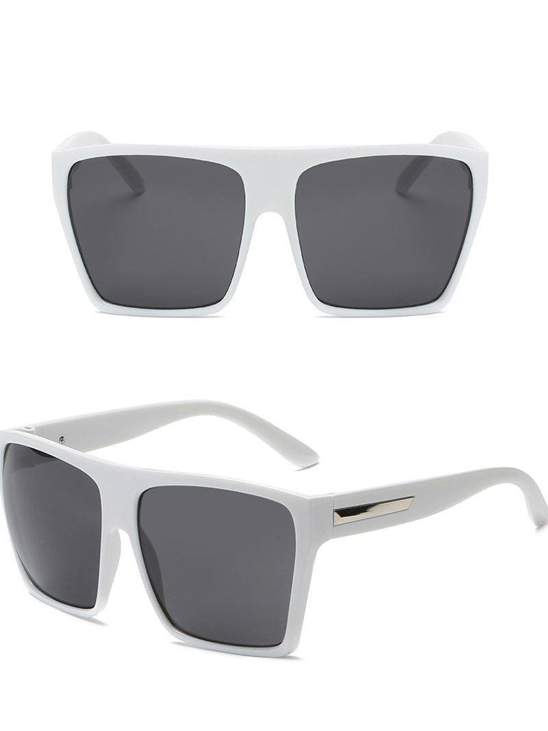 Ici je suis des lunettes de soleil