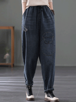 Antenda as mulheres da calça do jeans de jeans